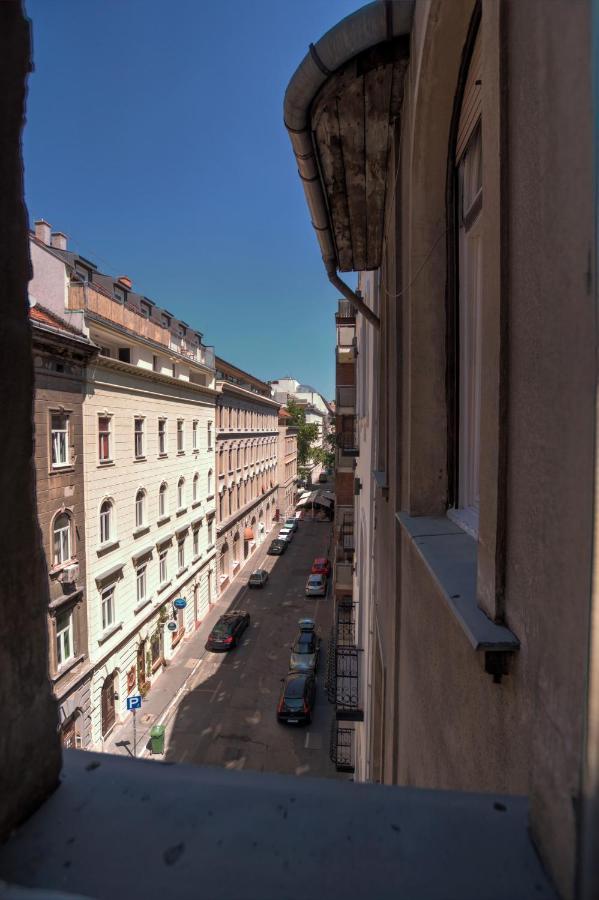 Pau Stylish Studios In The Heart Of Budapest Exterior photo